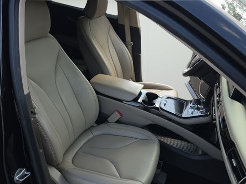 Used 2022 Lincoln Nautilus FWD w/ Premium Package image 23