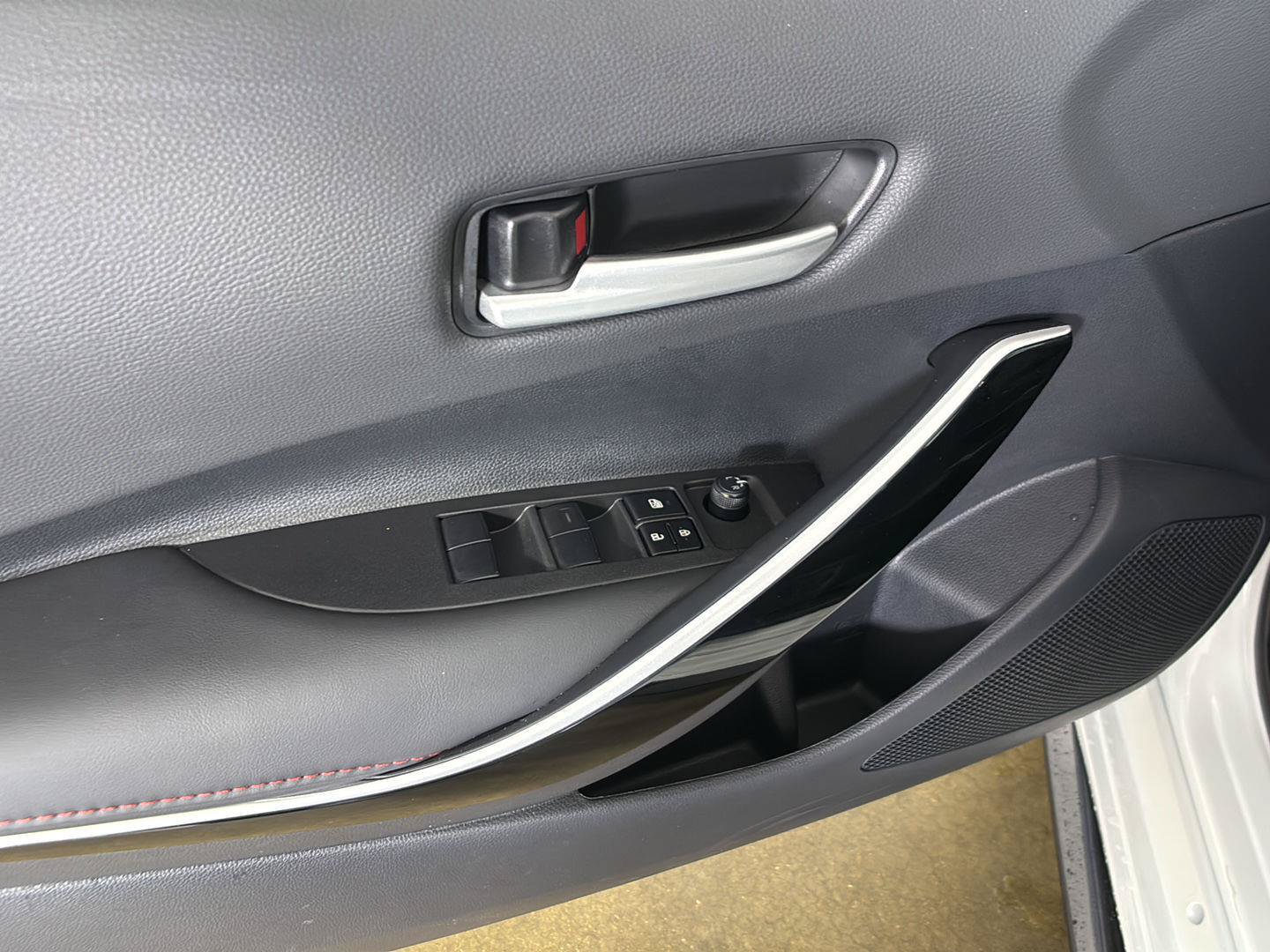 Used 2026 Toyota Corolla XSE FWD image 28