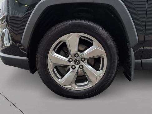 Used 2019 Toyota RAV4 Limited image 9