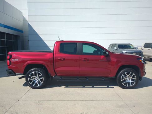 Used 2024 Chevrolet Colorado Z71 w/ Z71 Convenience Package 2 AWD/4WD image 6