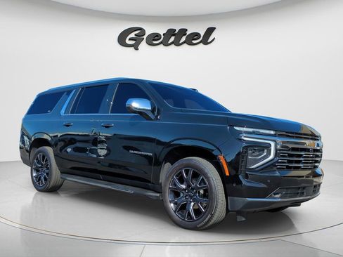 Used 2025 Chevrolet Suburban Premier image 2