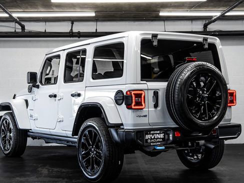 Used 2024 Jeep Wrangler Unlimited Sahara w/ Safety Group AWD/4WD image 3