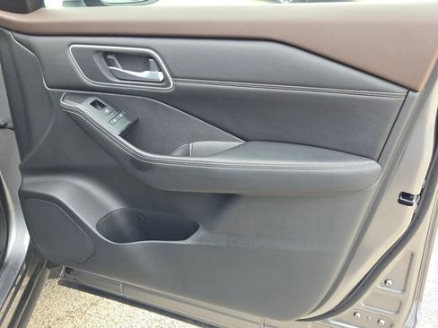 Used 2021 Nissan Rogue SV w/ Premium Package AWD/4WD image 6