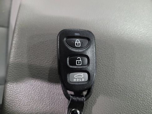 Used 2019 Hyundai Elantra SE FWD image 32