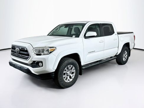 Used 2019 Toyota Tacoma SR5 RWD image 3