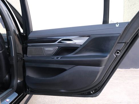 Used 2019 BMW 750i 750i Sedan 4D w/ M Sport Package image 25