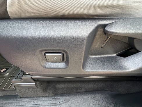 Used 2025 Toyota Tacoma TRD Off-Road image 8