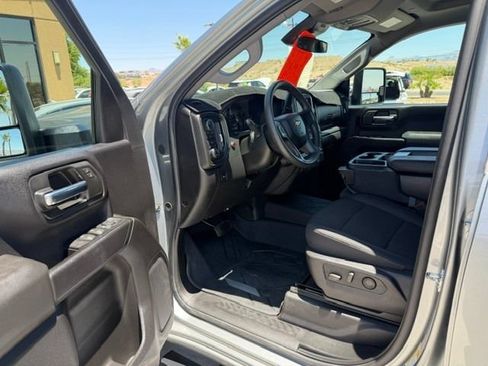 Used 2025 Chevrolet Silverado 2500 Custom w/ Custom Convenience Package AWD/4WD image 4