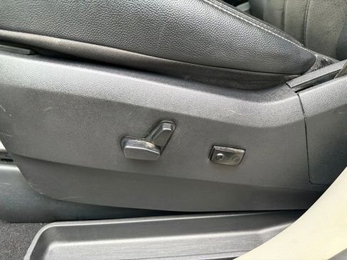 Used 2020 Dodge Grand Caravan SXT FWD image 9