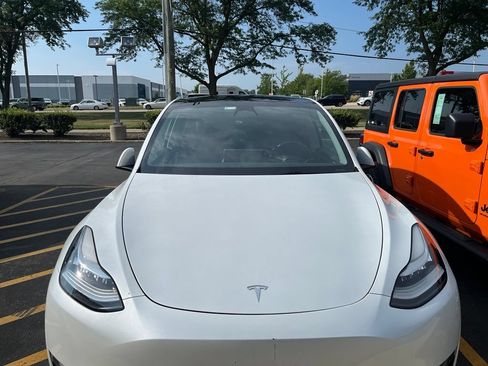 Used 2023 Tesla Model Y Long Range AWD/4WD image 2