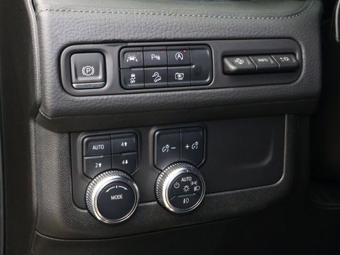 Used 2024 GMC Yukon Denali AWD/4WD image 24