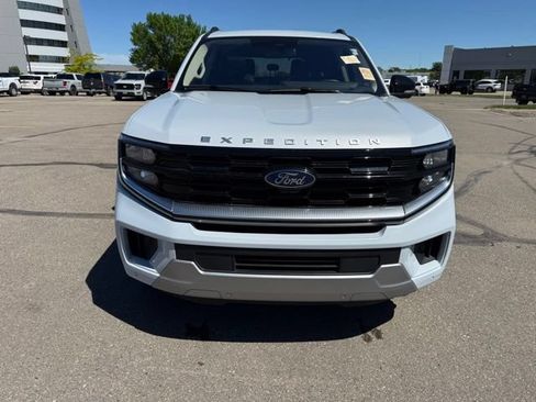 Certified 2025 Ford Expedition Platinum AWD/4WD image 5