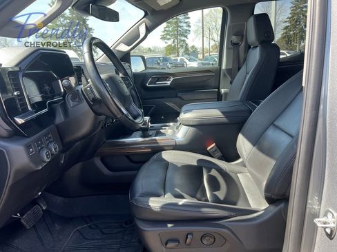 Certified 2024 Chevrolet Silverado 1500 RST w/ Dark Appearance Package AWD/4WD image 17