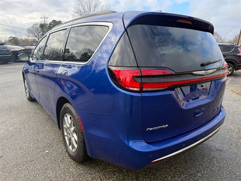 Used 2021 Chrysler Pacifica Touring image 3