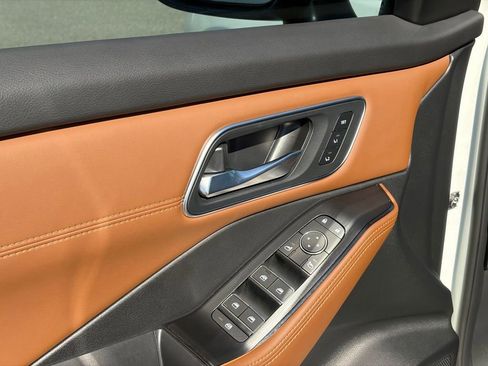 Certified 2025 Nissan Rogue Platinum w/ Tech Package FWD image 14