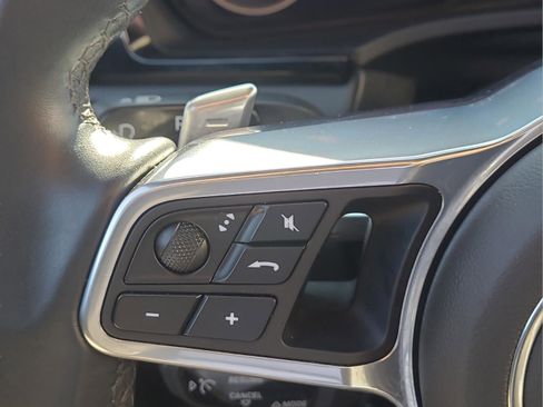 Used 2020 Porsche Cayenne image 25