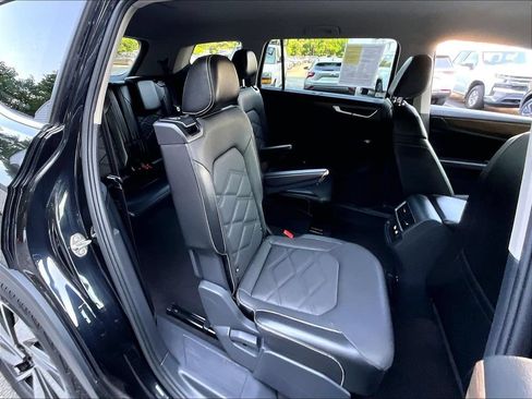 Used 2024 Volkswagen Atlas SE AWD/4WD image 15