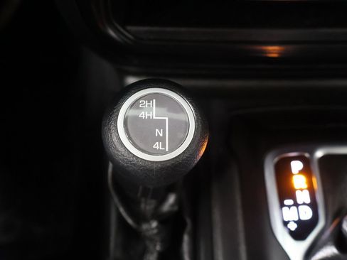 Used 2021 Jeep Wrangler Sport image 38