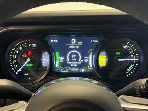 Used 2025 Jeep Wrangler Unlimited Sahara w/ Safety Group AWD/4WD image 16