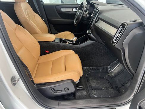 Used 2019 Volvo XC40 T5 Inscription image 14