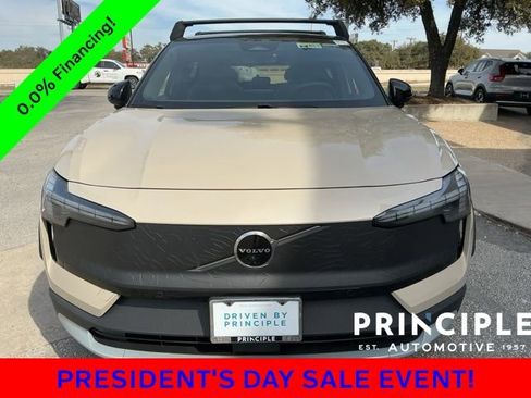 New 2026 Volvo EX30 Cross Country Ultra image 3