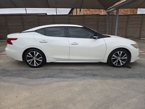 Used 2017 Nissan Maxima Platinum image 2
