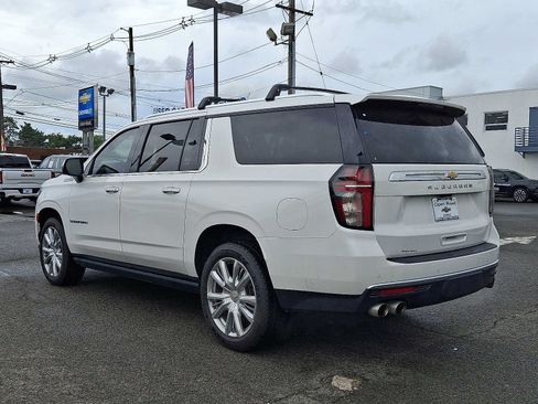 Used 2023 Chevrolet Suburban High Country w/ LPO, Illumination Package AWD/4WD image 5
