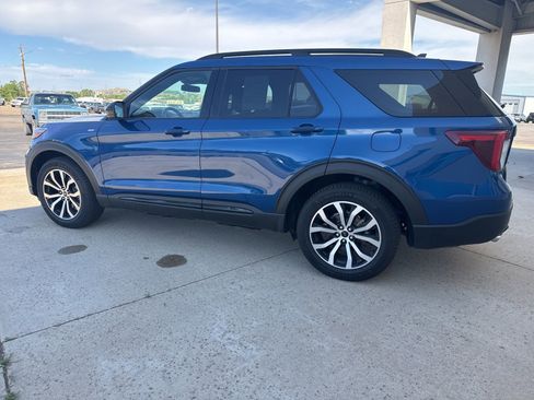 Used 2022 Ford Explorer ST-Line w/ Class IV Trailer Tow Package image 2