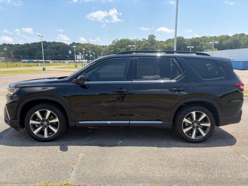 Used 2024 Honda Pilot Touring image 10