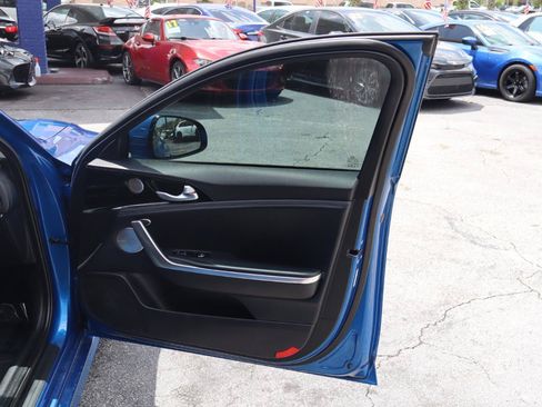 Used 2018 Kia Stinger Premium RWD image 10