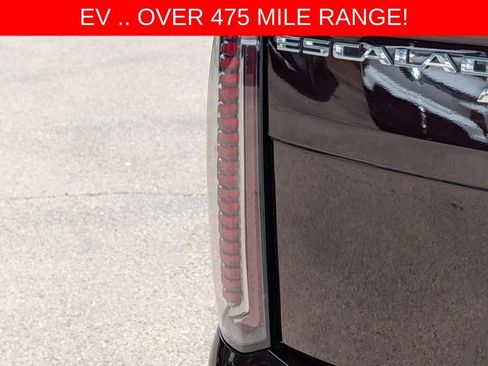 Used 2025 Cadillac Escalade IQ Luxury 2 w/ LPO, Premium Carpet Package AWD/4WD image 9