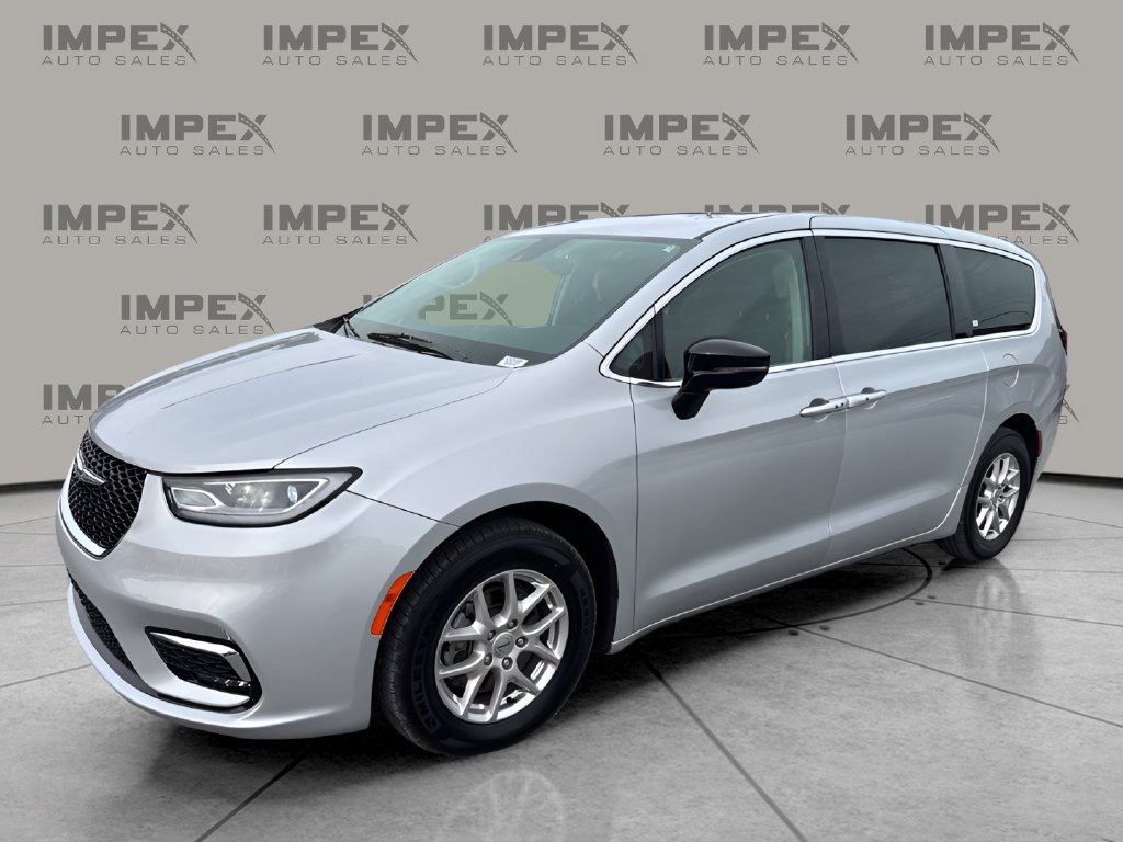 Used 2024 Chrysler Pacifica Touring-L FWD image 1
