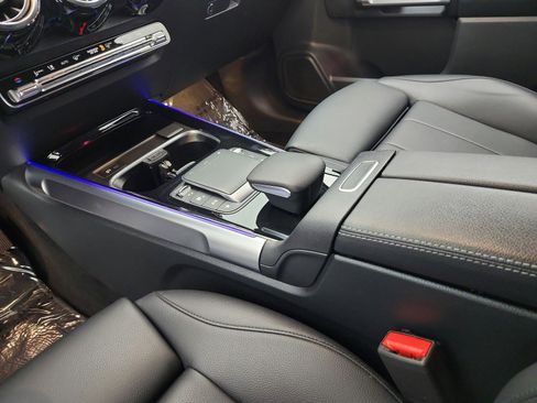 Used 2022 Mercedes-Benz GLB 250 image 13