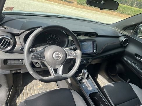 Used 2022 Nissan Kicks SR w/ Premium Package image 6