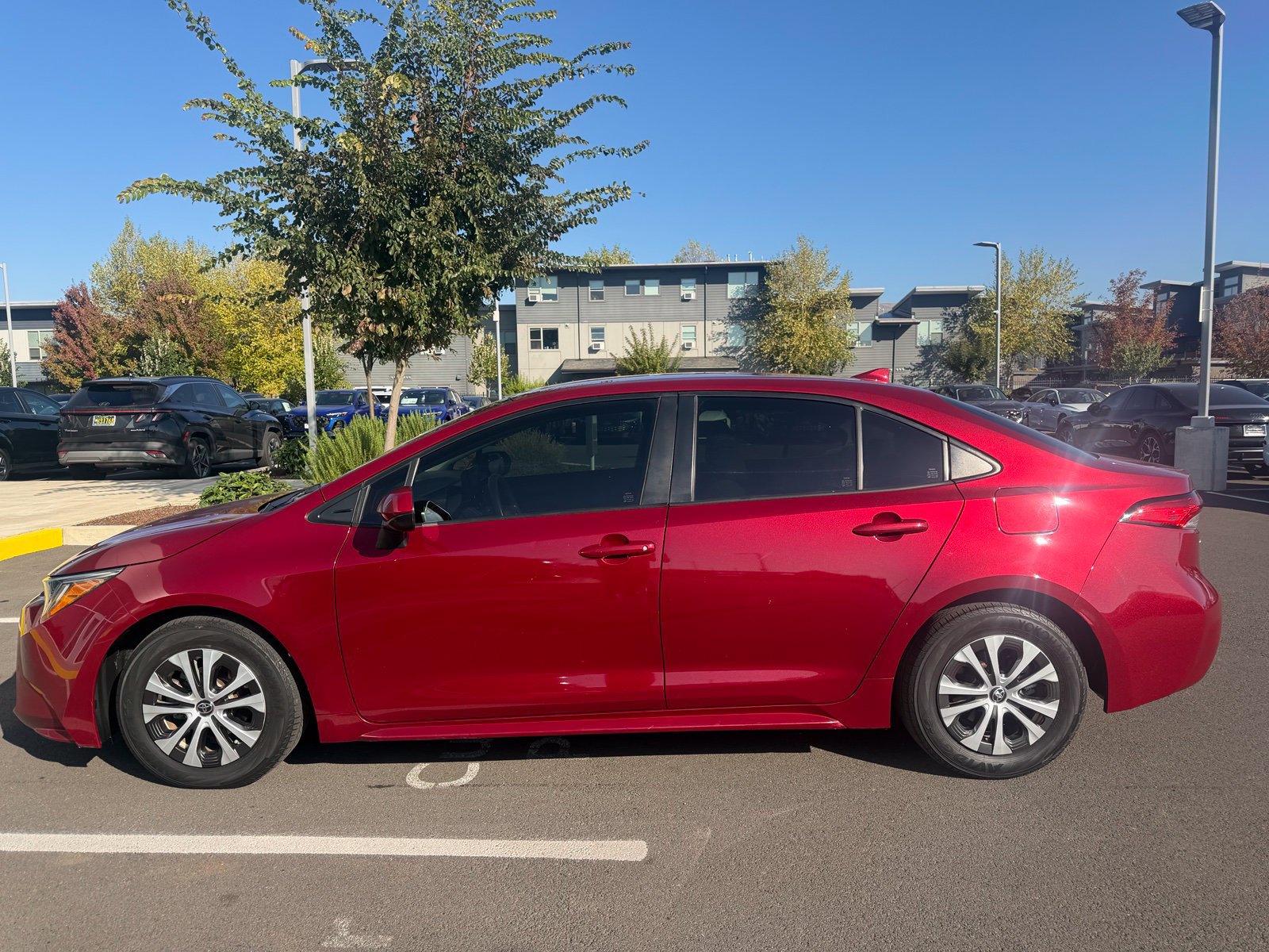 Used 2022 Toyota Corolla LE FWD image 2