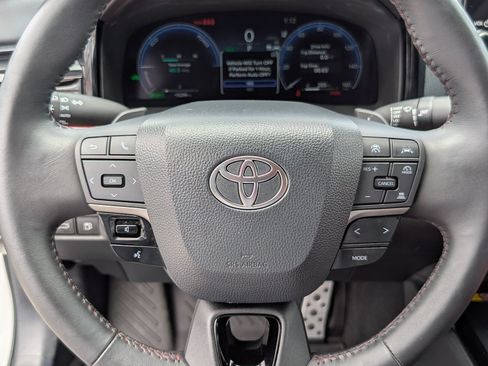 Used 2025 Toyota Camry XSE FWD image 18