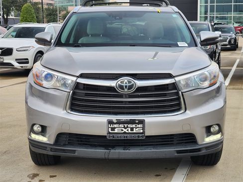 Used 2016 Toyota Highlander Limited Platinum image 2
