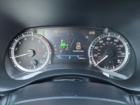 Used 2023 Toyota Highlander XLE FWD image 11