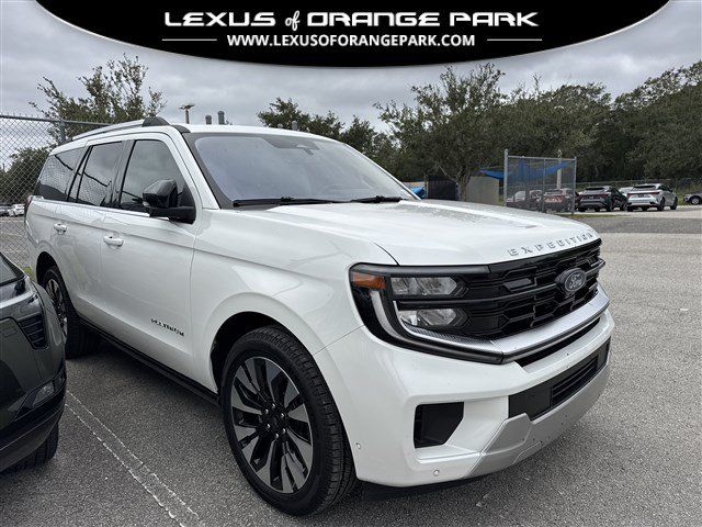 Used 2025 Ford Expedition Platinum w/ Driver's Package AWD/4WD image 1