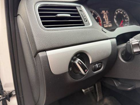 Used 2013 Volkswagen Jetta GLI FWD image 18