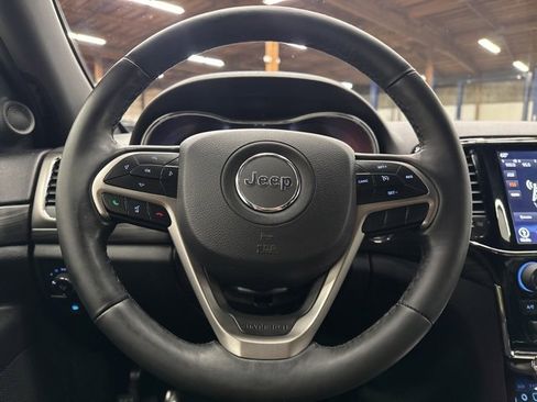 Used 2019 Jeep Grand Cherokee Altitude image 18