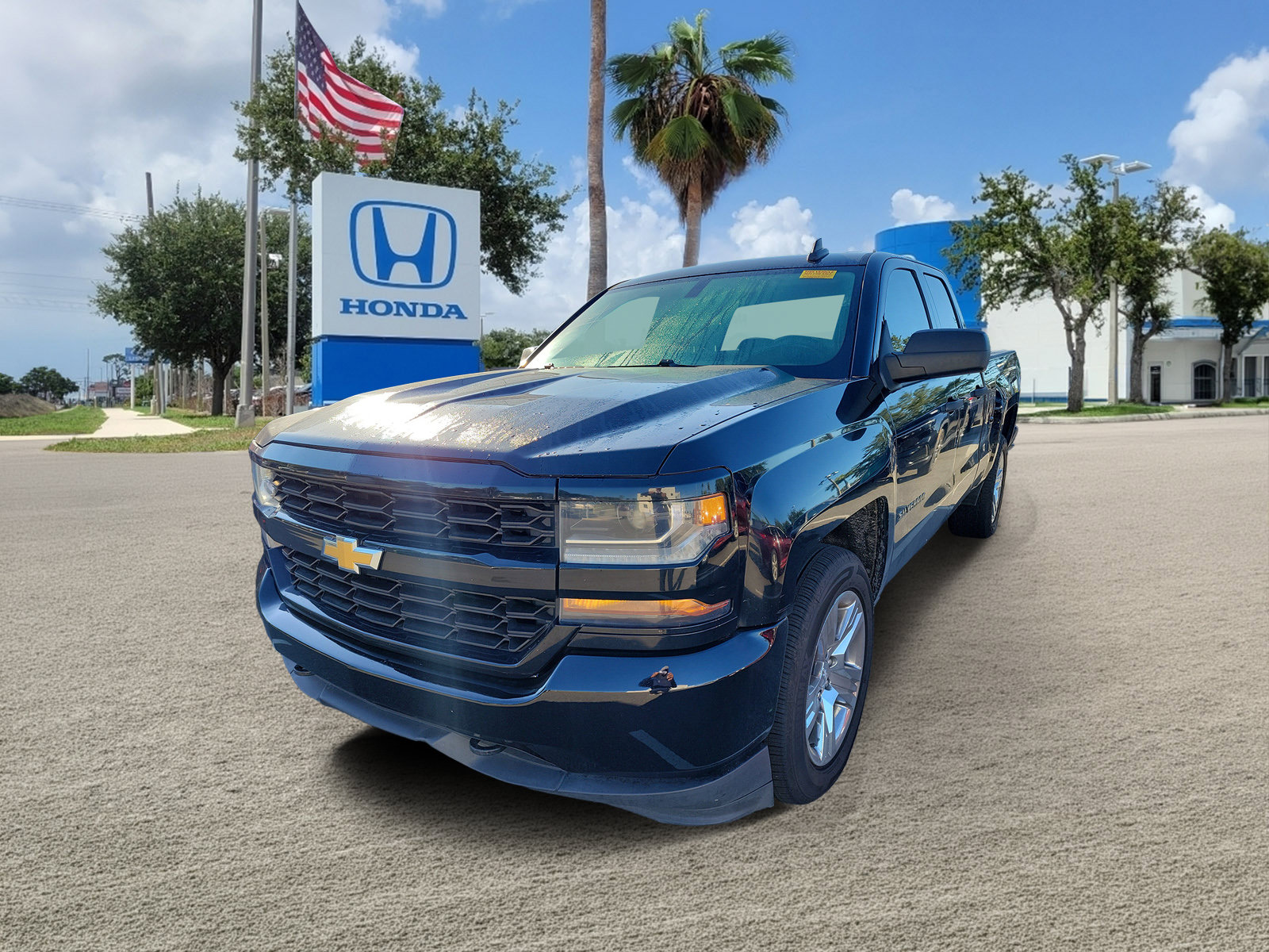 Used 2018 Chevrolet Silverado 1500 Custom w/ Custom Value Package RWD image 4