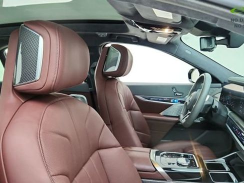 Used 2023 BMW i7 xDrive60 AWD/4WD image 21