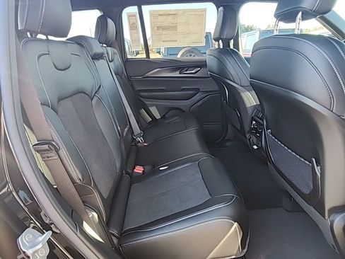 New 2025 Jeep Grand Cherokee Altitude image 27