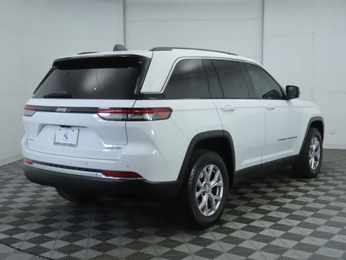 Used 2022 Jeep Grand Cherokee Limited image 5