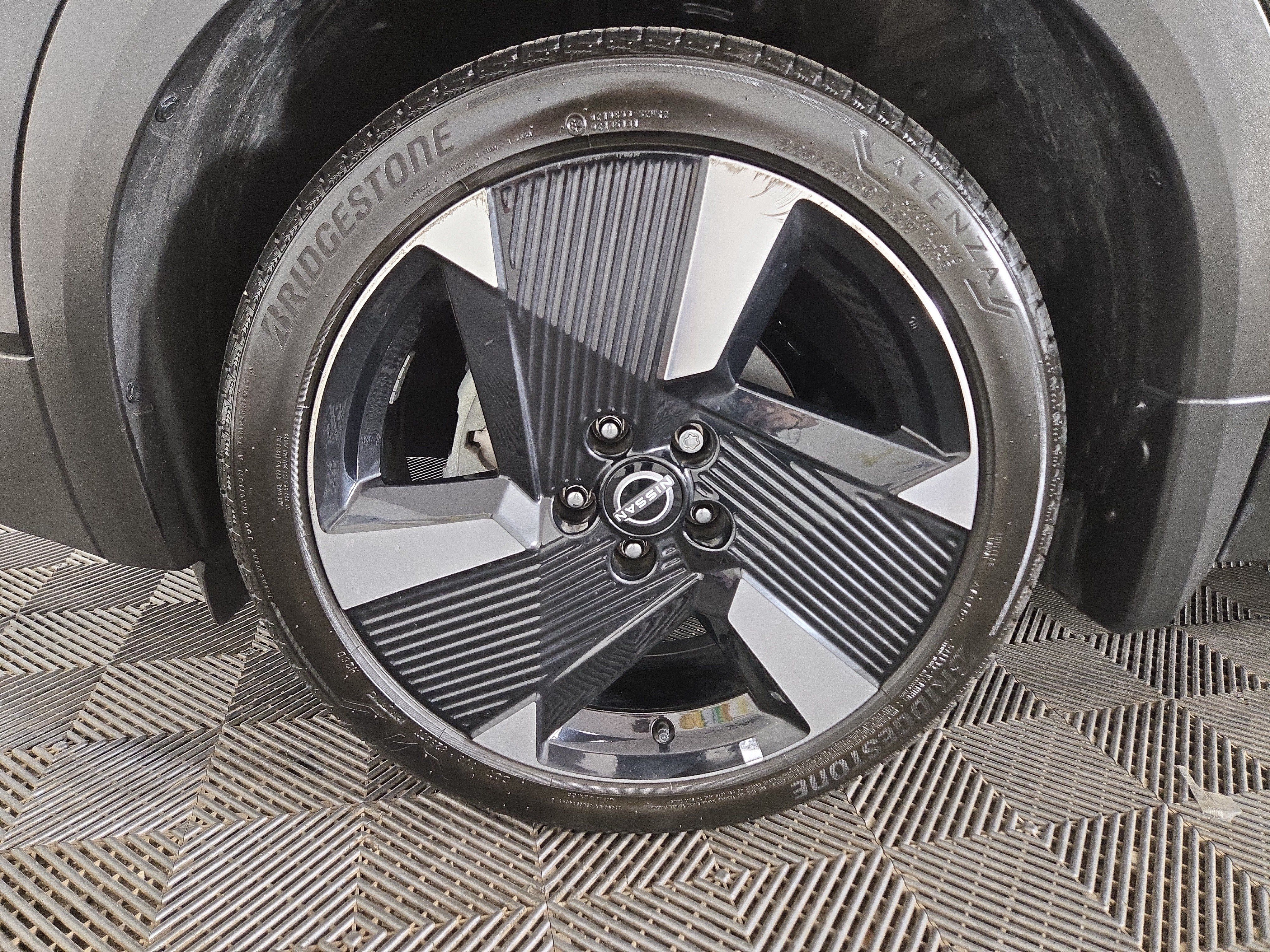 Used 2025 Nissan Kicks SR AWD/4WD image 32