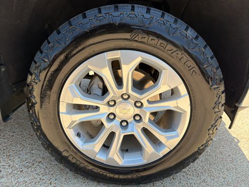 Used 2023 Chevrolet Silverado 1500 LTZ w/ Z71 Off-Road Package AWD/4WD image 12