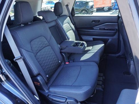Certified 2025 Nissan Pathfinder SV FWD image 9