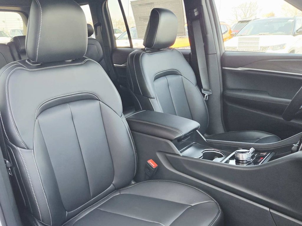 Certified 2025 Jeep Grand Cherokee Limited AWD/4WD image 18