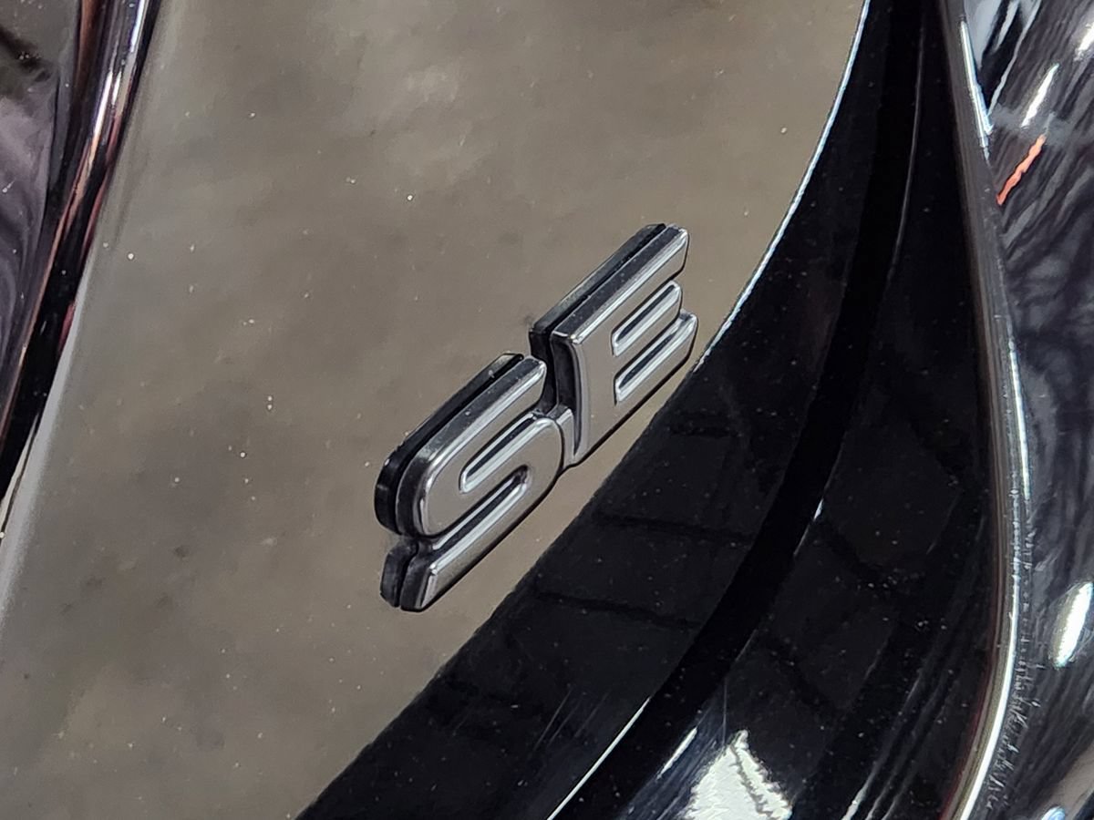 Used 2020 Toyota Camry SE FWD image 23